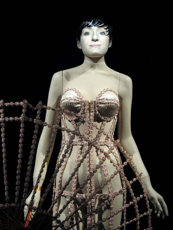 Modemacher: Helene Samson - Expo. Jean-Paul-Gaultier - Flickr.com - CC BY 2.0