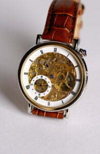 Eine Armbanduhr kann durchaus ein wertvolles Geschenk darstellen; Foto: © xiquence - Fotolia.com