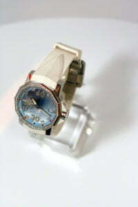 Eine edle Uhr muss nicht immer teuer sein, mit etwas suchen kann man sie durchaus günstig erwerben - Foto: © Olga Khopshanosova, fotolia.com