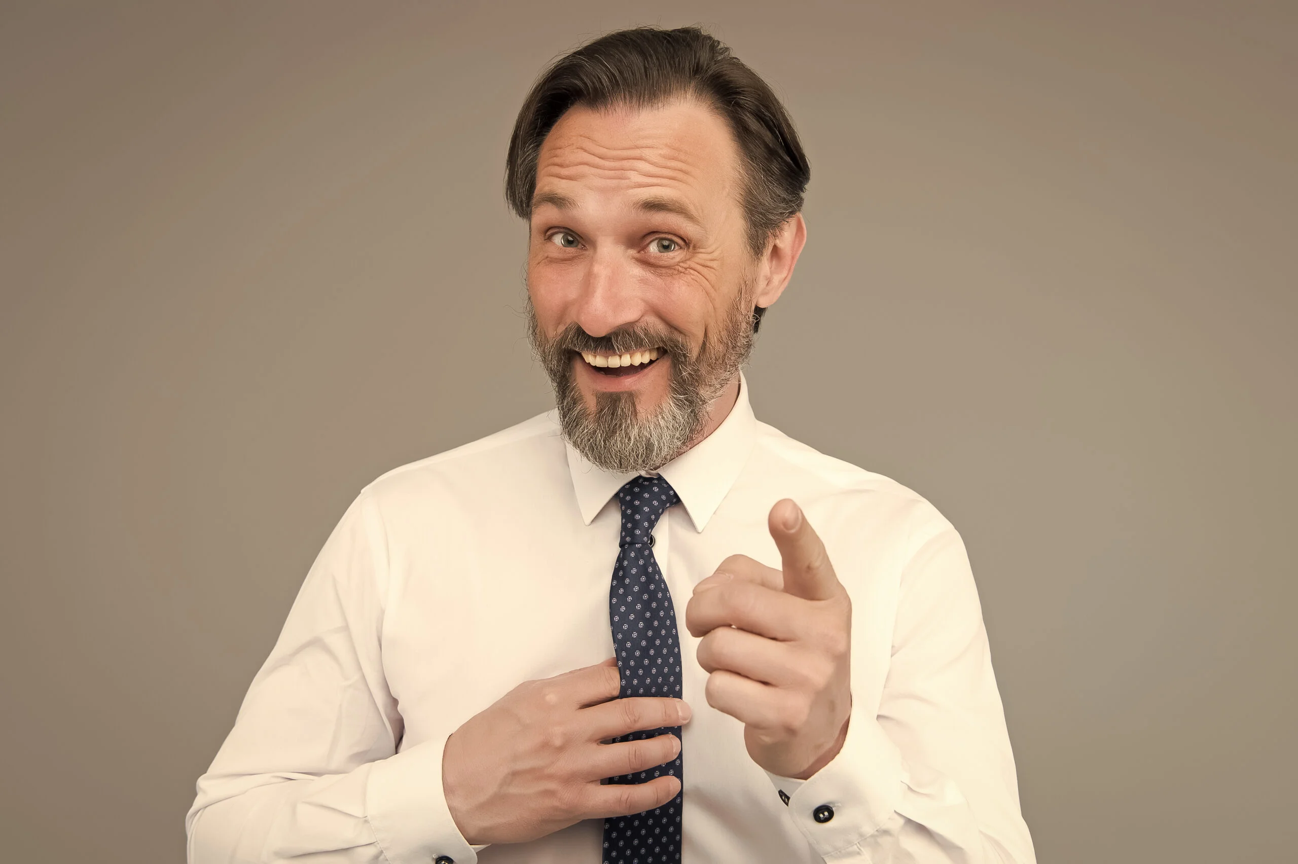 Oberhemd mit Krawatte Quelle: Shutterstock @Just dance